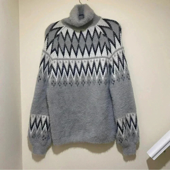 Grey White  Argyle Print Turtle Neck long sleeve Sweater Pink Lily Brand NWOT - Picture 14 of 16